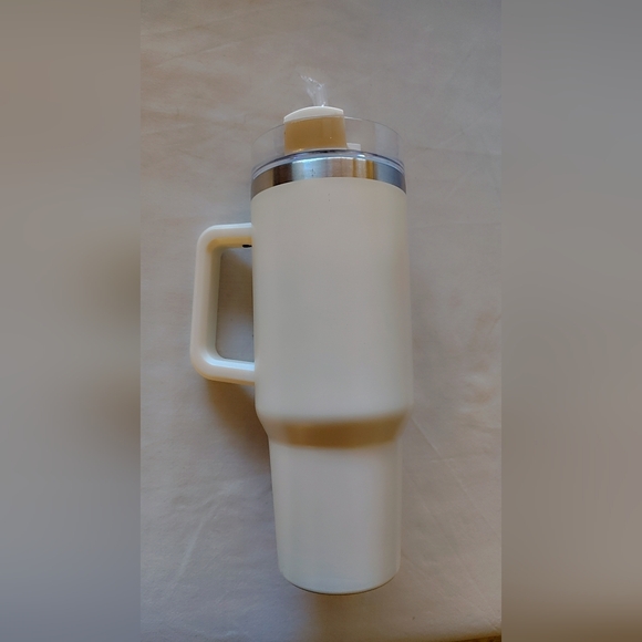 🩷 $15 | Francesca’s 40oz White Travel Tumbler NWT “Tying the Knot” Blue Bow 🤍 - Picture 4 of 9